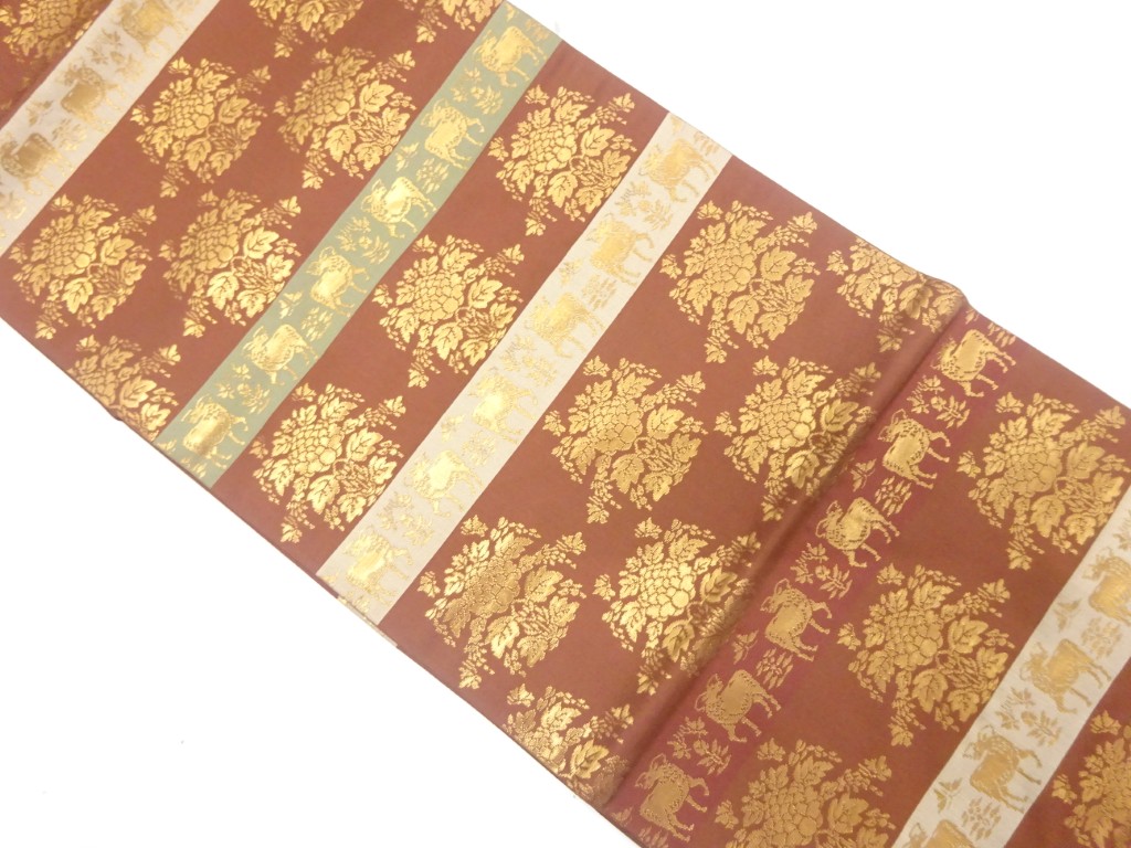 横段に花・動物更紗模様織り出し　袋帯